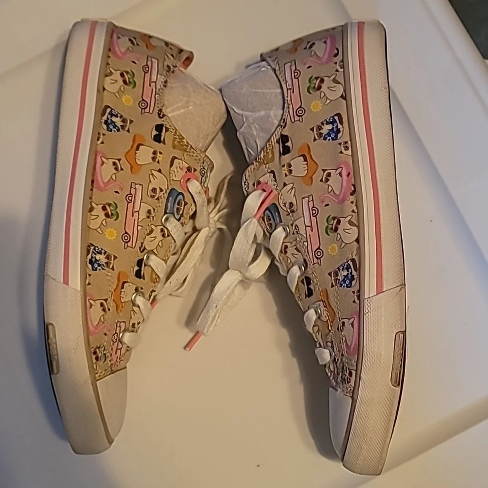 Casual Women's Sneakers with Cat Print - Picture 3 of 6